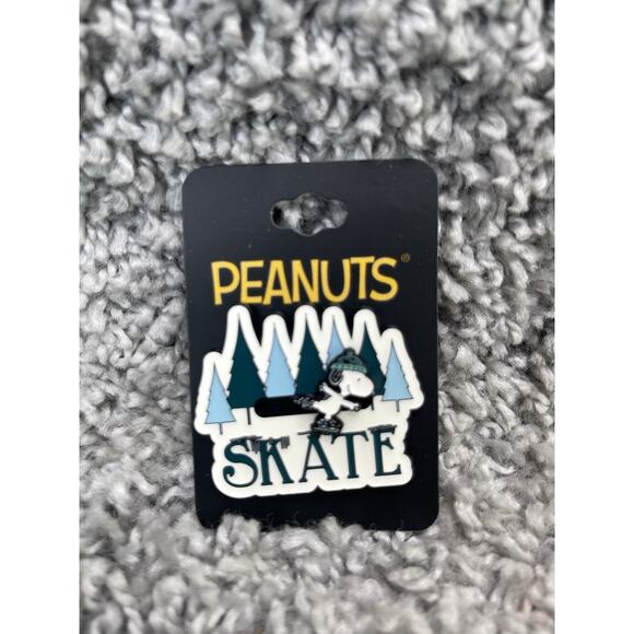 Peanuts Snoopy Skating Sliding Enamel Pin Collectible Enamel Pin Licensed New - Picture 7 of 9